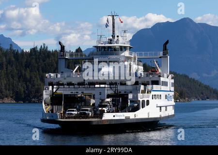 Das BC Ferries Schiff Malispina Sky fährt in Earl's Cove an der Sunshine Coast von British Columbia an. Stockfoto