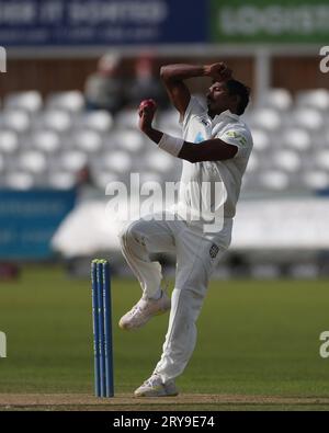 Durhams Vishwa Fernando während des LV= County Championship-Spiels zwischen Durham und Leicestershire am 28. September 2023 auf dem Seat Unique Riverside, Chester le Street. (Foto: Mark Fletcher | MI News) Credit: MI News & Sport /Alamy Live News Stockfoto