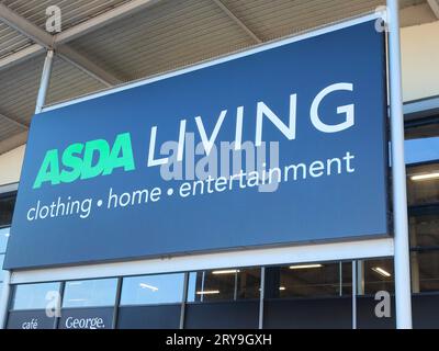 Maidstone Kent UK 29. September 2023 Vorstellung des FC 2024 Fußballspiels in Asda Living Maidstone Kent Stockfoto