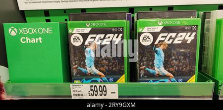 Maidstone Kent UK 29. September 2023 Vorstellung des FC 2024 Fußballspiels in Asda Living Maidstone Kent Stockfoto