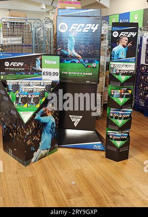 Maidstone Kent UK 29. September 2023 Vorstellung des FC 2024 Fußballspiels in Asda Living Maidstone Kent Stockfoto