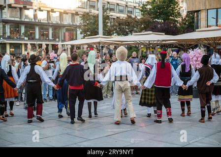 Eröffnungszeremonie des internationalen Folklore-Festivals auf dem Platz der Republik in Belgrad, Serbien, am 11. August 2023 Stockfoto