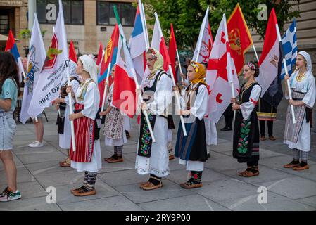 Eröffnungszeremonie des internationalen Folklore-Festivals auf dem Platz der Republik in Belgrad, Serbien, am 11. August 2023 Stockfoto