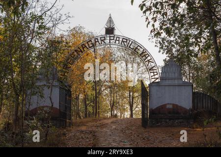 Das Eingangstor zu Shreenagar Parileyak Ban, Shreenagar, Tansen, Palpa Stockfoto