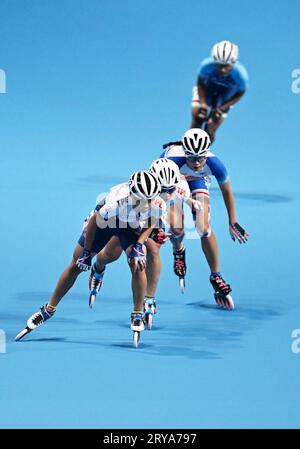 Hangzhou, chinesische Provinz Zhejiang. September 2023 30. Shih Pei-Yu (Front) von Chinese Taipei tritt beim 10000m Point-Elimination Race Finale des Rollschuhens der Frauen bei den 19. Asienspielen in Hangzhou, Ostchinesische Provinz Zhejiang, am 30. September 2023 an. Quelle: Chen Yehua/Xinhua/Alamy Live News Stockfoto