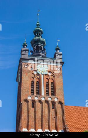 Turm der historischen St. Katharinenkirche in Danzig, Polen Stockfoto