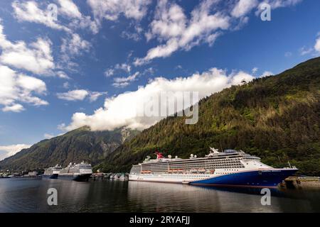 Carnival Miracle Kreuzfahrtschiff im Hafen von Juneau, Alaska, USA Stockfoto