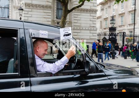 London Black Taxifahrer protestierte gegen die scheinbare Unterstützung der Regierung und des Verkehrs für London in Richtung Uber. Protest gegen Gesetzesänderungen Stockfoto