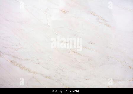 Großformatige Textur, einzigartiger cremefarbener Quarzit mit mehrschichtiger Struktur, leichte, gleichmäßige Oberfläche Stockfoto