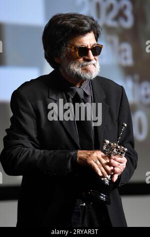 Victor Erice bei der Verleihung des Donostia Awards für sein Lebenswerk auf dem 71. Internationales Filmfestival San Sebastian/Festival Internacional de Cine de San Sebastian im Theater Victoria Eugenia. San Sebastian, *** Victor Erice erhält den Donostia Award for Lifetime Achievement auf dem San Sebastian International Film Festival 71 Internacional de Cine de San Sebastian im Victoria Eugenia San Sebastian Theater, Foto:XC.xNiehausx/xFuturexImagex erice 3907 Credit: Imago/Alamy Live News Stockfoto