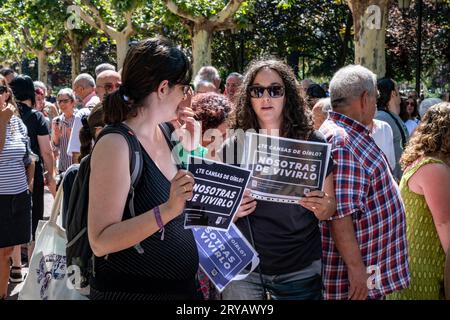 Logroño, La Rioja, Spanien - 09. Juli 2023. Protest gegen das sexistische Verbrechen in Logroño. Ein Mann syrischer Herkunft ersticht seine Frau und ersticht sie Stockfoto