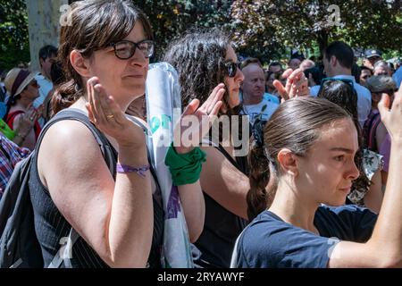 Logroño, La Rioja, Spanien - 09. Juli 2023. Protest gegen das sexistische Verbrechen in Logroño. Ein Mann syrischer Herkunft ersticht seine Frau und ersticht sie Stockfoto