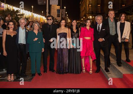ANA Torrent, der spanische Regisseur Victor Erice, die spanische Schauspielerin Venecia Franco, die spanische Schauspielerin Maria Leon und der spanische Schauspieler Jose Coronado besuchen Cerrar los ojos Red Carpet während des 71. San Sebastian International Film Festival im Victoria Eugenia Theatre in Donostia/San Sebastian. (Foto: Nacho Lopez/SOPA Images/SIPA USA) Credit: SIPA USA/Alamy Live News Stockfoto