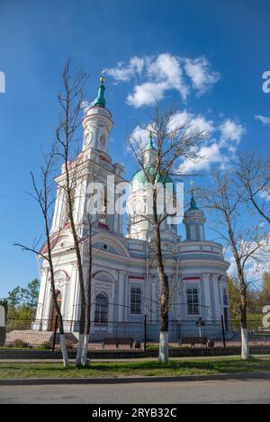 Die alte Katharinenkathedrale (1782) an einem Frühlingstag. Kingisepp, Region Leningrad, Russland Stockfoto