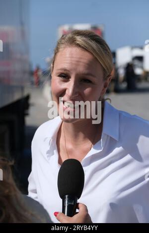 Lampedusa, Italien, 15. September 2023, Migrantennotstand in Lampedusa im Bild: Marion Marechall Le Pen im Hafen von Lampedusa Stockfoto