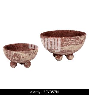 Dekorative Keramikvase im trendigen Design isoliert auf weißem Hintergrund Stockfoto