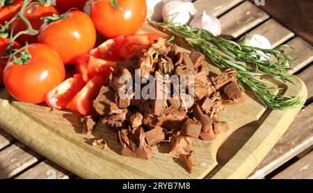 Die fleischartige Textur macht das Jackfruchsenfleisch ideal als Fleischalternative für vegane Pfannkuchen, Suppen, Eintöpfe oder Burger Stockfoto