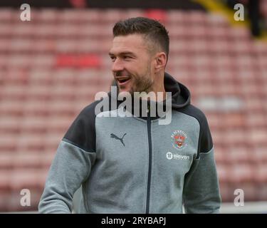 Richard O'Donnell #1 von Blackpool kommt vor dem Spiel Sky Bet League 1 Barnsley vs Blackpool in Oakwell, Barnsley, Großbritannien, am 30. September 2023 (Foto: Craig Cresswell/News Images) Stockfoto