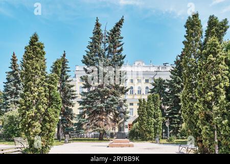 Kazan, Russland - 15. Juni 2023: LLobatschewski-Gartenplatz.Denkmal für LLobatschewski, 1896, Autor der Büste M.Dillon. Hervorragender Mathematiker, Gründer von Stockfoto