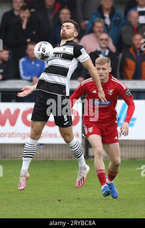 Toby Lees of Darlington während des dritten Qualifikationsrunden-Spiels des FA Cup zwischen Darlington und Scarborough Athletic in Blackwell Meadows, Darlington am Samstag, den 30. September 2023. (Foto: Robert Smith | MI News) Credit: MI News & Sport /Alamy Live News Stockfoto