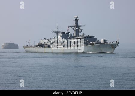 Die Royal Navy Fregatte HMS KENT kehrt nach der Teilnahme an Übung Formidable Shield in ihren Heimathafen zurück Stockfoto