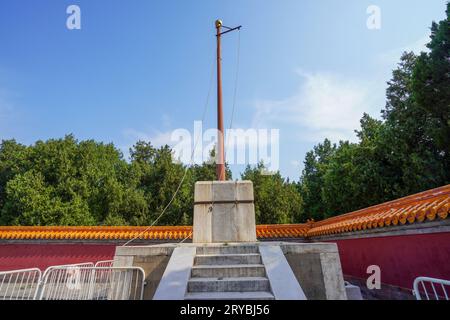 Beijing City, China - 2. Juli 2023: Der Beobachtungsstand an der Nordostecke von Fangzetan im Beijing Ditan Park. Stockfoto