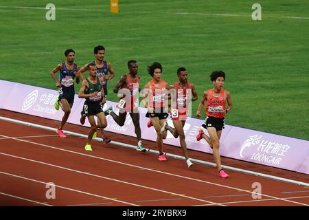 Hangzhou, Zhejiang, China. September 2023 30. Hangzhou, Zhejiang, China: Asiatische Spiele, Hangzhou, China. Männer 10000 m: Gulveer Singh und Karthik Kumar. Bronze bzw. Silber. (Bild: © Seshadri Sukumar/ZUMA Press Wire) NUR REDAKTIONELLE VERWENDUNG! Nicht für kommerzielle ZWECKE! Stockfoto