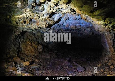 Porth Yr Ogof Cave am Mellte River, Brecon Beacons National Park, Wales, Vereinigtes Königreich Stockfoto