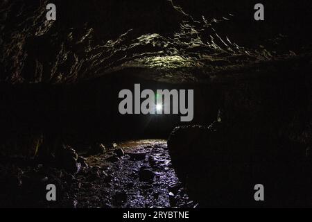 Porth Yr Ogof Cave am Mellte River, Brecon Beacons National Park, Wales, Vereinigtes Königreich Stockfoto