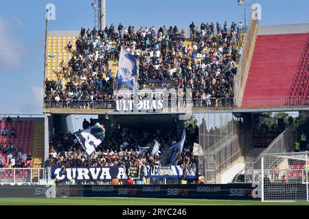 Lecce, Italien. September 2023 30. Fans von SSC Napoli während des Spiels US Lecce gegen SSC Napoli, italienische Fußballserie A in Lecce, Italien, September 30 2023 Credit: Independent Photo Agency/Alamy Live News Stockfoto