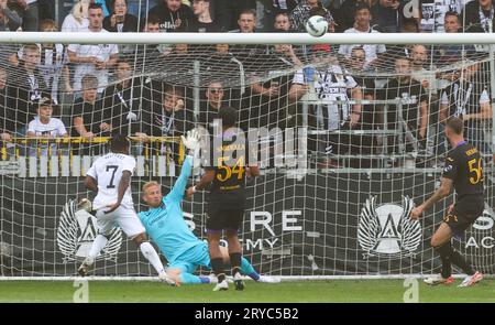 Eupen, Belgien. September 2023 30. Eupens Isaac Nuhu verpasst ein Tor während eines Fußballspiels zwischen KAS Eupen und RSC Anderlecht, Samstag, den 30. September 2023 in Eupen, am 09/30. Tag der ersten Liga der belgischen Meisterschaft 2023-2024. BELGA PHOTO VIRGINIE LEFOUR Credit: Belga News Agency/Alamy Live News Stockfoto