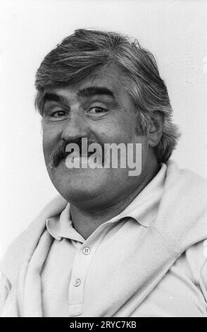 Mario Adorf Schauspieler 09/85 stroe Mario Adorf im September 1985 Deutschland deutsch deutscher Mann Schauspiel Film Spielfilm Kino Theater Bühne autor TV Fernsehen deutscher Schauspieler Autor Autor hoch Porträt lächelnd verschmitzt SW *** Mario Adorf Schauspieler 09 85 Stroe Mario Adorf im september 1985 deutscher Mann Schauspielfilm Spielfilm Kino Theater Bühnenautor tv Fernsehen deutscher Schauspieler Autor Schriftsteller großes Porträt lächelnd schelmisch bw Stockfoto