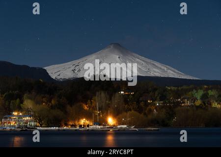 30. September 2023, Pucon, Araucania, Chile Der Vulkan Villarrica wird