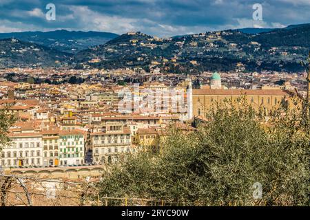 Atemberaubende Aussicht auf die Paläste und Kirchen von Florenz Stockfoto