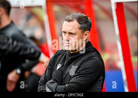 Swindon, Großbritannien, 30. September 2023. Paul Hurst während des Sky Bet EFL League Two Football Match zwischen Swindon Town FC und Grimsby Town FC im County Ground, Swindon, UK.Credit: Jon Corken Credit: Jon Corken/Alamy Live News Stockfoto