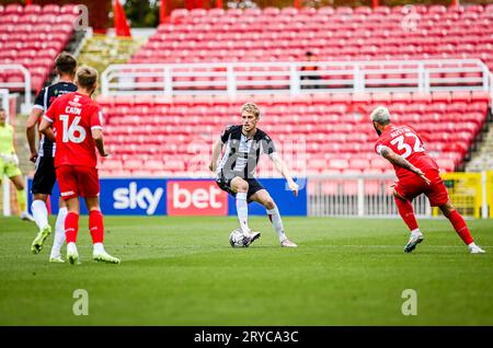 Swindon, Großbritannien, 30. September 2023. Harvey Rodgers während des Sky Bet EFL League Two Football Match zwischen Swindon Town FC und Grimsby Town FC im County Ground, Swindon, UK.Credit: Jon Corken Credit: Jon Corken/Alamy Live News Stockfoto