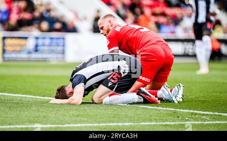 Swindon, Großbritannien, 30. September 2023. Harry Clifton während des Sky Bet EFL League Two Football Match zwischen Swindon Town FC und Grimsby Town FC im County Ground, Swindon, UK.Credit: Jon Corken Credit: Jon Corken/Alamy Live News Stockfoto