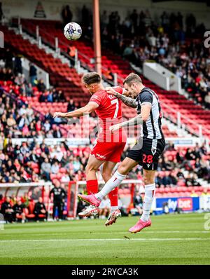 Swindon, Großbritannien, 30. September 2023. Toby Mullarkey während des Sky Bet EFL League Two Football Match zwischen Swindon Town FC und Grimsby Town FC im County Ground, Swindon, UK.Credit: Jon Corken Credit: Jon Corken/Alamy Live News Stockfoto