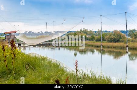 Fischerhütte in der ruhigen Bracklagune Stockfoto