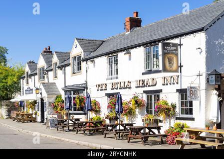 Foolow The Bulls Head Inn oder The Bull at Foolow ein Pub und Hotel im Dorf Foolow Derbyshire Peak District Derbyshire England GB Europa Stockfoto