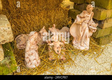 Statuen in eine Weihnachtskrippe Stockfoto