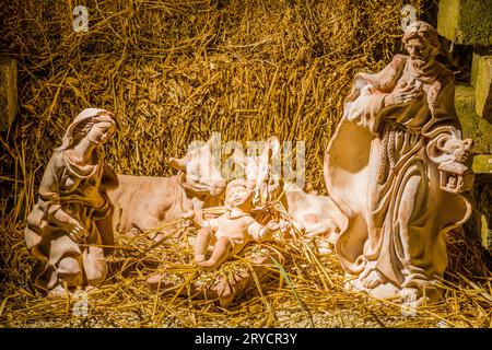 Statuen in eine Weihnachtskrippe Stockfoto