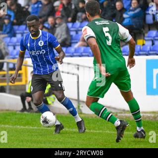 Chester, Cheshire, England, 30. September 2023. Chester’s Joel Taylor treibt den Ball in Richtung Box während der dritten Qualifikationsrunde des Emirates FA Cup im Deva Stadium, dem Chester Football Club V Nantwich Town Football Club. (Bild: ©Cody Froggatt/Alamy Live News) Stockfoto