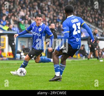 Chester, Cheshire, England, 30. September 2023. Chesters Frankie Maguire treibt den Ball in Richtung Box während der dritten Qualifikationsrunde des Emirates FA Cup im Deva Stadium des Chester Football Club V Nantwich Town Football Club. (Bild: ©Cody Froggatt/Alamy Live News) Stockfoto