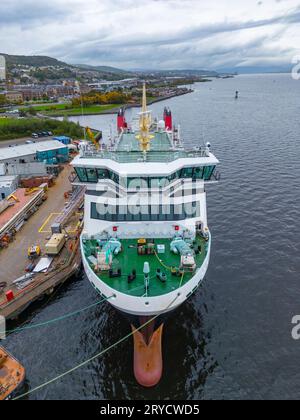 Port Glasgow, Schottland, Vereinigtes Königreich. 30. September 2023. Aktuelle Bilder von MV Glen Sannox, Caledonian MacBrayne Fähre im Bau auf der Ferguson Marine Werft in Port Glasgow, Schottland. Die Fähre ist mehrere Jahre hinter dem Zeitplan und hat das Budget massiv übertroffen. Weitere Verzögerungen und Kostensteigerungen wurden diese Woche von Ferguson angekündigt. Bild; Glen Sannox im Bau. Die Fertigstellung ist nun für März 2024 geplant. Iain Masterton/Alamy Live News Stockfoto