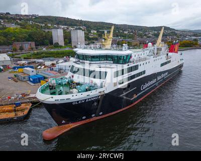 Port Glasgow, Schottland, Vereinigtes Königreich. 30. September 2023. Aktuelle Bilder von MV Glen Sannox, Caledonian MacBrayne Fähre im Bau auf der Ferguson Marine Werft in Port Glasgow, Schottland. Die Fähre ist mehrere Jahre hinter dem Zeitplan und hat das Budget massiv übertroffen. Weitere Verzögerungen und Kostensteigerungen wurden diese Woche von Ferguson angekündigt. Bild; Glen Sannox im Bau. Die Fertigstellung ist nun für März 2024 geplant. Iain Masterton/Alamy Live News Stockfoto