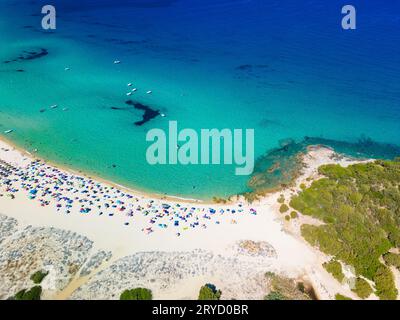 Paranomische Sicht auf die Strände Cala Monte Turno und San Pietro, Sardinien. Italien Stockfoto