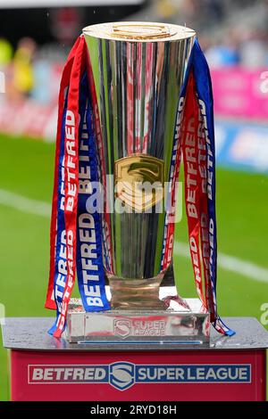 St. Helens, Großbritannien. September 2023 30. Die Super League Trophy vor dem Betfred Super League Eliminator Match St Helens vs Warrington Wolves im Totally Wicked Stadium, St Helens, Vereinigtes Königreich, 30. September 2023 (Foto: Steve Flynn/News Images) in St Helens, Vereinigtes Königreich am 30. September 2023. (Foto von Steve Flynn/News Images/SIPA USA) Credit: SIPA USA/Alamy Live News Stockfoto