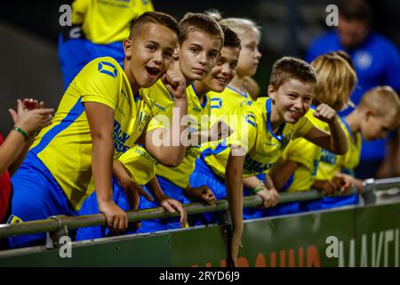 Waalwijk, Niederlande. September 2023 30. WAALWIJK, NIEDERLANDE - SEPTEMBER 30: Fans des RKC Waalwijk während des niederländischen Eredivisie-Spiels zwischen RKC Waalwijk und Ajax im Mandemakers Stadion am 30. SEPTEMBER 2023 in Waalwijk, Niederlande. (Foto: Broer van den Boom/Orange Pictures) Credit: Orange Pics BV/Alamy Live News Stockfoto