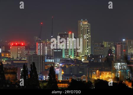 Blick auf die Skyline im Stadtzentrum von Leeds, West Yorkshire, Großbritannien Stockfoto